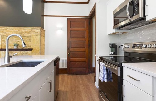 Little Italy Apartamento | Landing at Baricelli - 1 Bedroom in University Circle