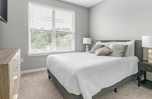 Chapel Hill Apartamento | Landing at Blu on Farrington - 2 Bedrooms in Woodland Acres