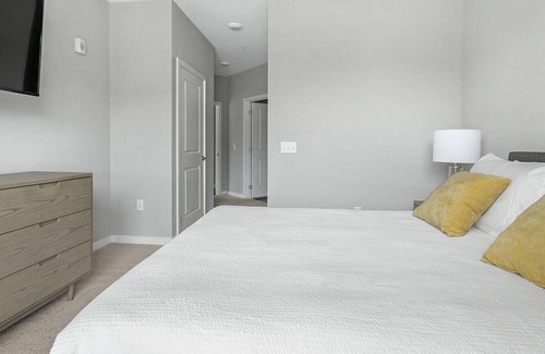 Chapel Hill Apartamento | Landing at Blu on Farrington - 2 Bedrooms in Woodland Acres