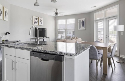 Chapel Hill Apartamento | Landing at Blu on Farrington - 2 Bedrooms in Woodland Acres