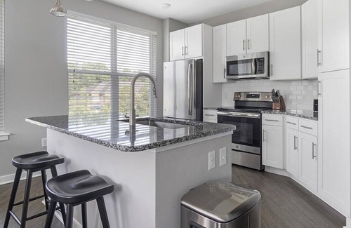 Chapel Hill Apartamento | Landing at Blu on Farrington - 2 Bedrooms in Woodland Acres