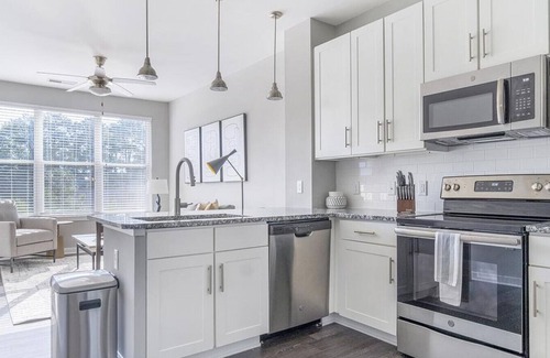Chapel Hill Apartamento | Landing at Blu on Farrington - 1 Bedroom in Woodland Acres