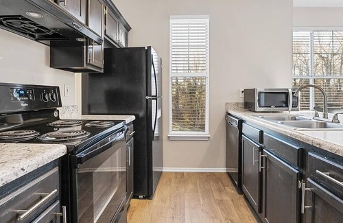 Greensboro Apartamento | Landing at Brassfield Park Apartments - 2 Bedrooms in North Greensboro