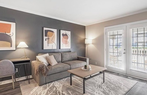 Homewood Apartamento | Landing at Brookwood - 3 Bedrooms in Downtown Homewood