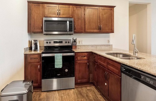 Overland Park Apartamento | Landing at Carson Street Towers - 3 Bedrooms in...