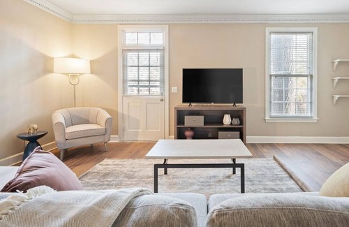 Green Hills Apartamento | Landing at Chowning Square - 2 Bedrooms in Green Hills