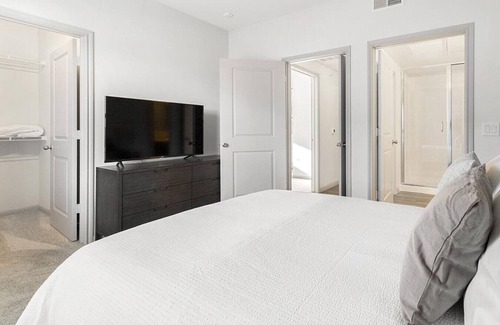Forney Apartamento | Landing at Emerson at Forney Marketplace - 2 Bedrooms in Downtown Forney