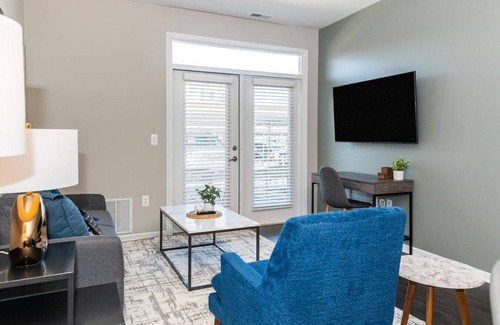 Auburn Hills Apartamento | Landing at Five Points of Auburn Hills - 2 Bedrooms in Downtown Auburn Hills