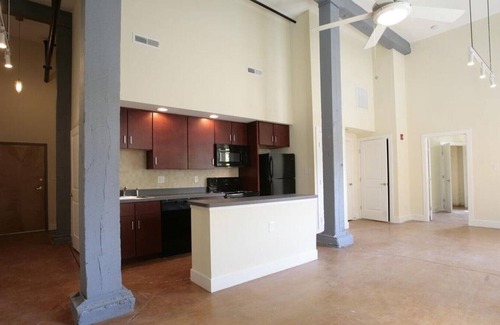 Petersburg Apartamento | Landing at Mayton Transfer Lofts - 1 Bedroom in Downtown Petersburg