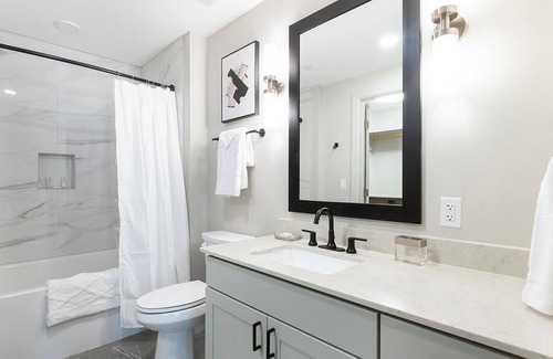 Greenway Plaza-Upper Kirby Apartamento | Landing at Novel River Oaks - 2 Bedrooms in River Oaks