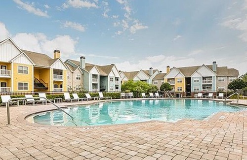Jacksonville Apartamento | Landing at Oaks at Normandy - 3 Bedrooms in Rolling Hills