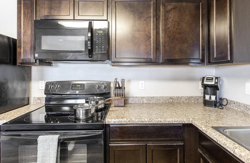 Magna Apartamento | Landing at Oquirrh Hills - 1 Bedroom in Downtown Magna