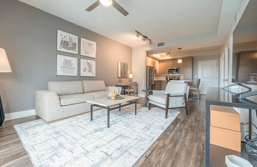 Sunrise Apartamento | Landing at Portico - 1 Bedroom in Downtown Sunrise
