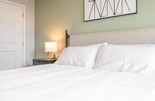 Sunrise Apartamento | Landing at Portico - 1 Bedroom in Downtown Sunrise