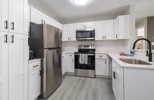 Waukesha Apartamento | Landing at River's Edge - 2 Bedrooms in Downtown Waukesha