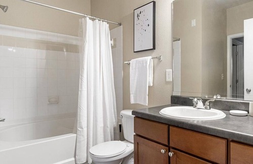 Northwest Raleigh Apartamento | Landing at Rose Heights Apartments - 1 Bedroom in Northwest Raleigh