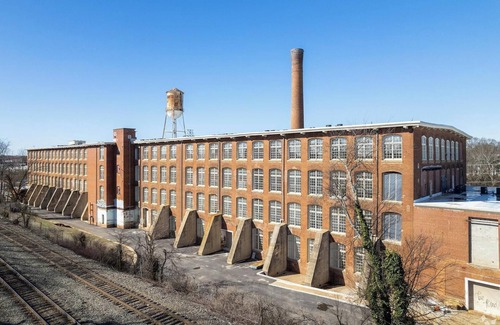 Greenville Apartamento | Landing at The American Spinning Mill - 2 Bedro...