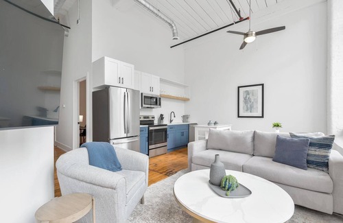 Greenville Apartamento | Landing at The American Spinning Mill - 2 Bedro...