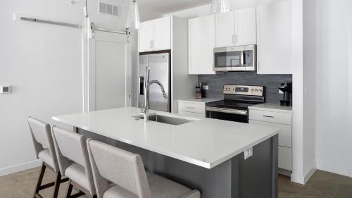 Austin Apartamento | Landing at The Artesian at Bee Cave - Lakeway