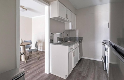 Homewood Apartamento | Landing at The Brookwood - 1 Bedroom in Downtow...