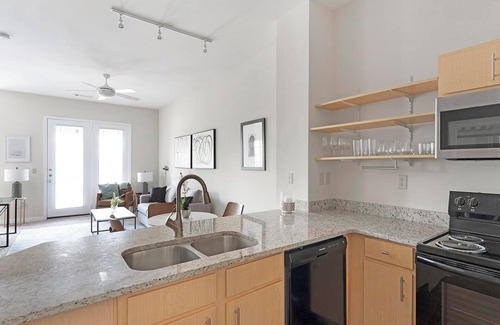 New Pathways Apartamento | Landing at The Bristol on Union - 1 Bedroom in ...