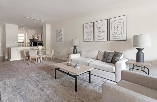 New Pathways Apartamento | Landing at The Bristol on Union - 2 Bedrooms in...