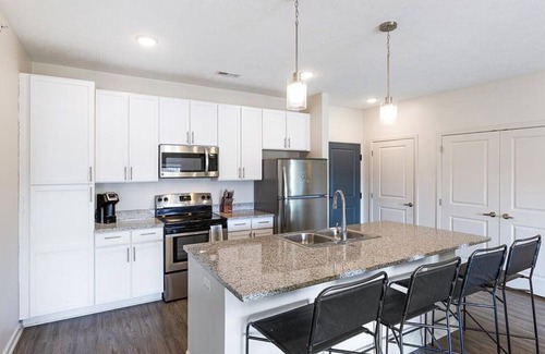 Joslyn Castle Apartamento | Landing at The Duke of Omaha Apartments - 2 Bedrooms in Dodge Street Corridor
