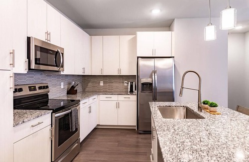Greenwood Village Apartamento | Landing at The Mezz Fiddler's Green - 2 Bedrooms in Downtown Centennial