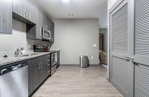 University District Apartamento | Landing at The Nine @ Memphis - 2 Bedrooms in U...