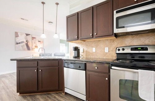 Overland Park Apartamento | Landing at The Sovereign at Overland Park Apartments - 1 Bedroom in St. Andrews Highlands