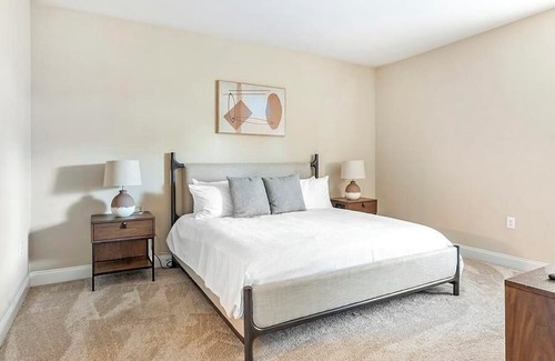 Greensboro Apartamento | Landing at The Village Lofts - 1 Bedroom in Downtown Greensboro