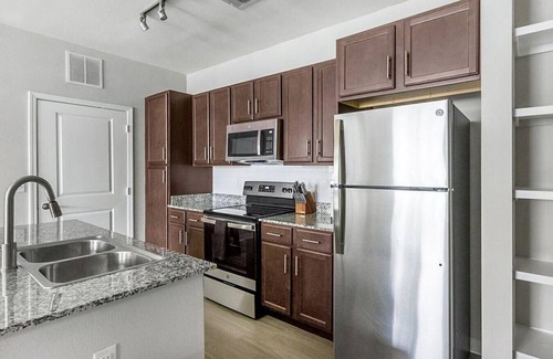 League City Apartamento | Landing at Victory North - 2 Bedrooms in League City