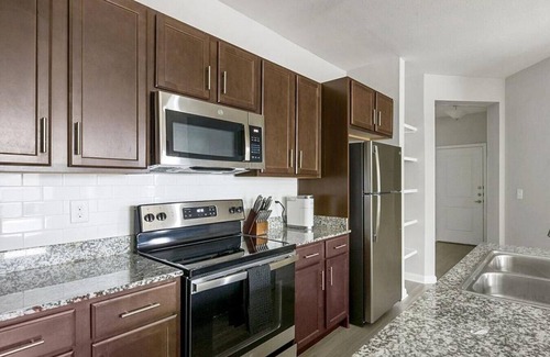 League City Apartamento | Landing at Victory North - 2 Bedrooms in League City