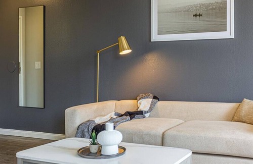 Tri-West Apartamento | Landing at Villa Francisca - 1 Bedroom in Central La