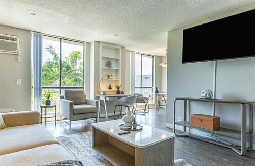 Tri-West Apartamento | Landing at Villa Francisca - 1 Bedroom in Central La