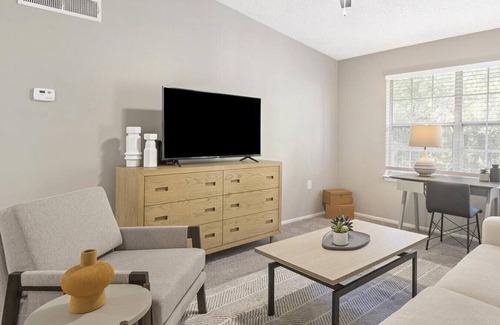 Plant City Apartamento | Landing at Walden Lake - 2 Bedrooms in Downtown Plant City