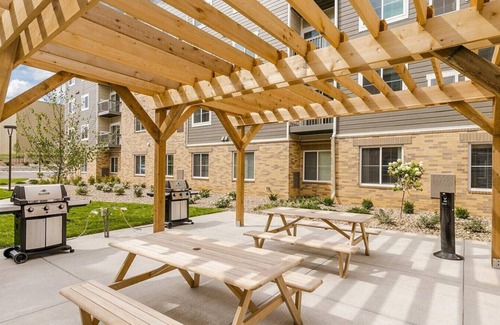 Overland Park Apartamento | Landing at WaterWalk Kansas City - Overland Park - 3 Bedrooms in Overland Park Plaza