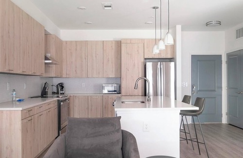 Crestline Heights Apartamento | Landing | Stylish 1BD, Gym, Pool