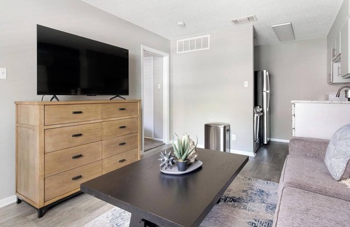 Royal Ridge Apartamento | Landing | Beautiful 1BD, Gym, Clubhouse