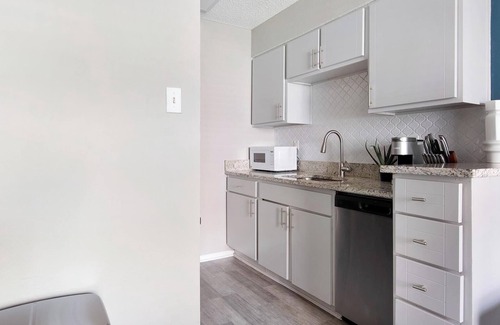 Royal Ridge Apartamento | Landing | Beautiful 1BD, Gym, Clubhouse