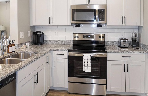 Fort Myers Apartamento | Landing | Spectacular 1BD, Yoga Studio, Gym