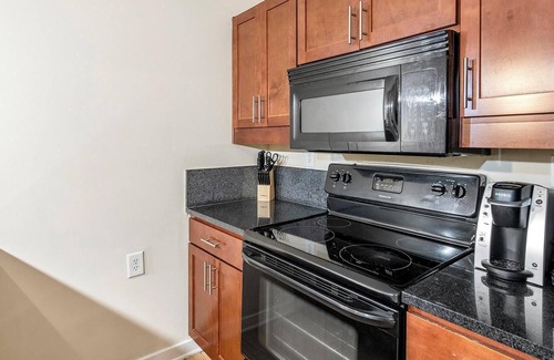 Petersburg Apartamento | Landing | Stunning 1BD, Pool, Gym