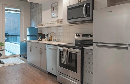 Mann Apartamento | Landing | Beautiful 1BD, Game Room, Courtyard