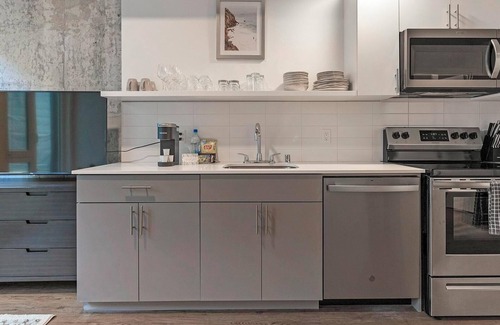 Mann Apartamento | Landing | Beautiful 1BD, Game Room, Courtyard