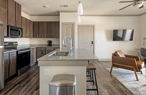 Manor Apartamento | Landing at The Flats at Shadowglen - 1 Bedroom ...