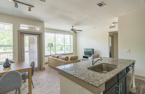 Spring Apartamento | Landing | Chic 1BD, Gym, Pool