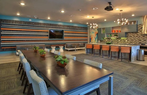 Spring Apartamento | Landing | Chic 1BD, Gym, Pool