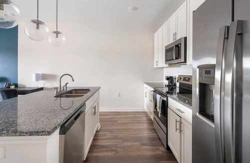 Antioch Apartamento | Landing | Spectacular 1BD, Pool, Yoga Studio