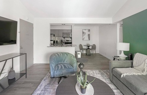 Green Hills Apartamento | Landing | Stunning 1BD, Courtyard, Gym