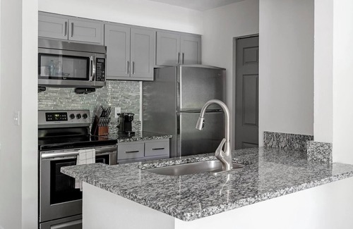 Green Hills Apartamento | Landing | Stunning 1BD, Courtyard, Gym